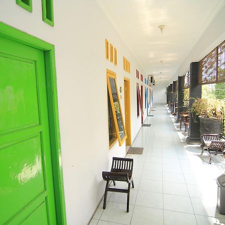 Hotel Boegenviel Syariah Lamongan Экстерьер фото