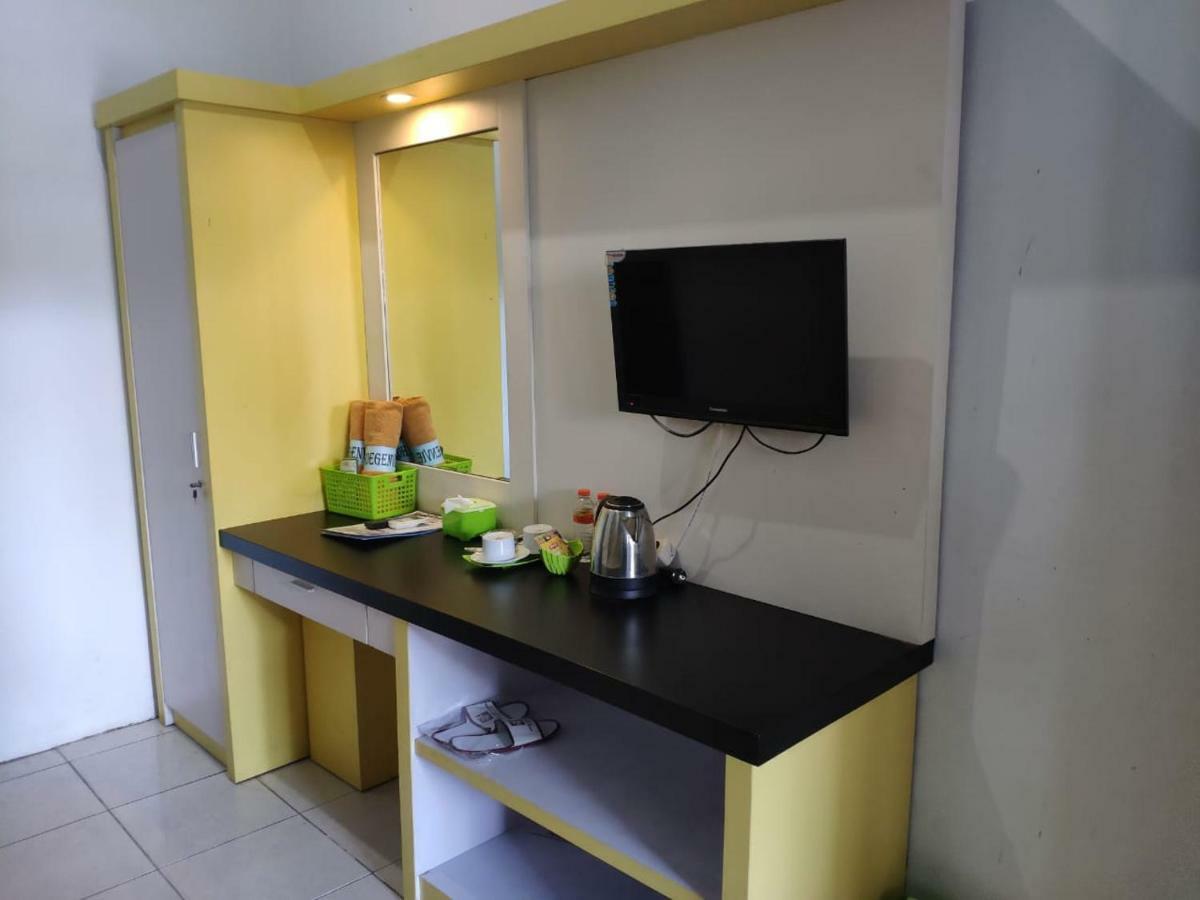 Hotel Boegenviel Syariah Lamongan Экстерьер фото